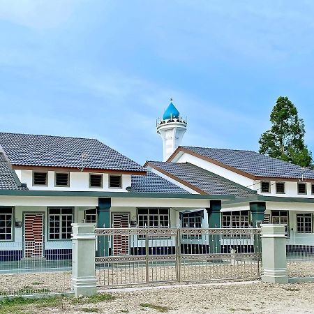 Nazza Homestay Besut With Pool Near Jetty To Perhentian Kampung Raja Exterior foto